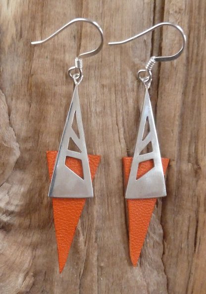 Boucles d'oreille en argent découpé, triangle et cuir orange triangle inversé